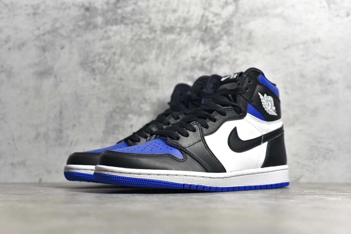 Air Jordan 1 Retro High OG “White Royal”