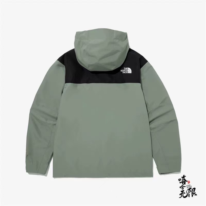 2025 The North Face Summit Series Technical Jacket - Cream/Black Colorblock with Dual-Zip Design