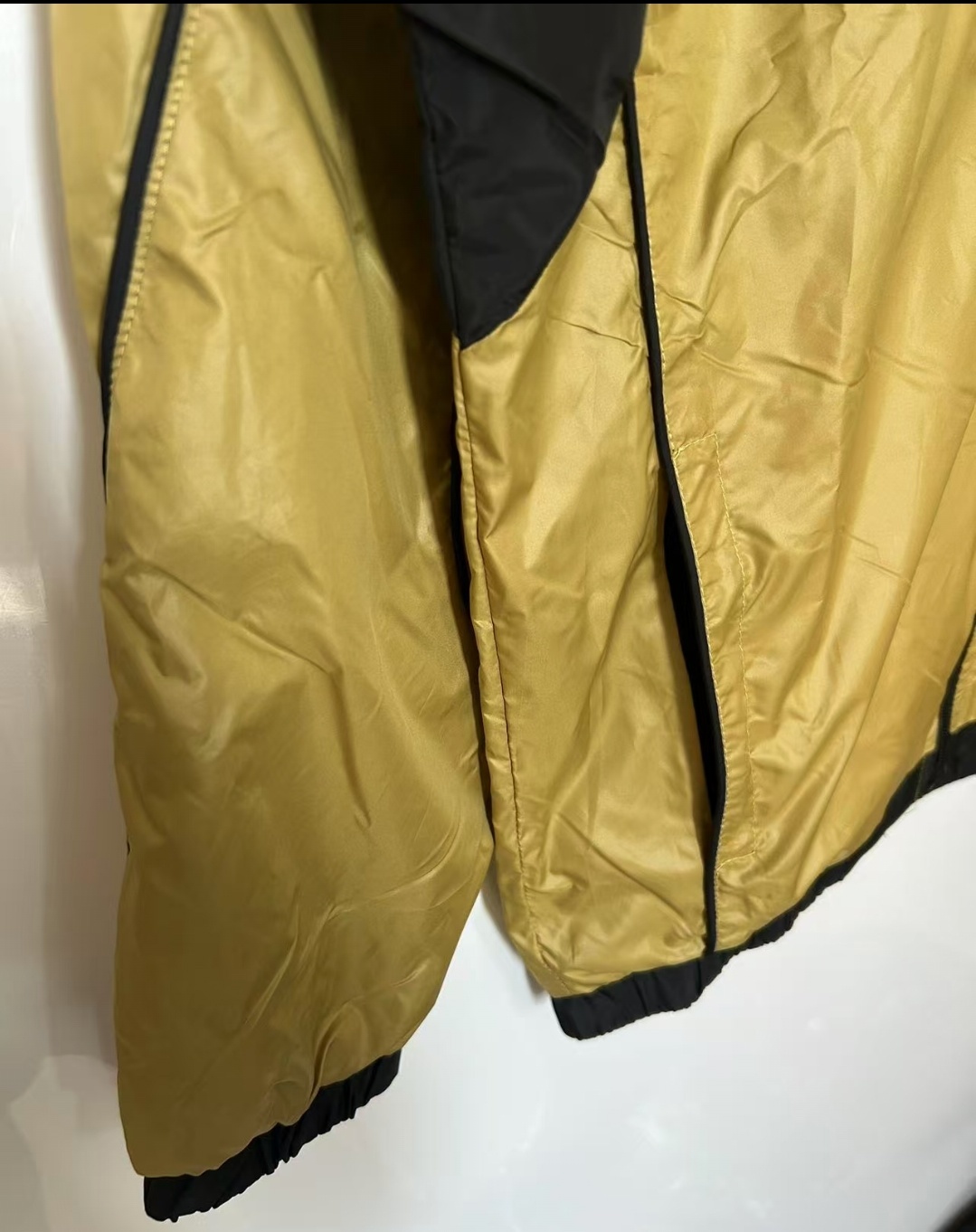 25/26 Equipo FC Reversible Golden/Black Reversible  Windbreaker