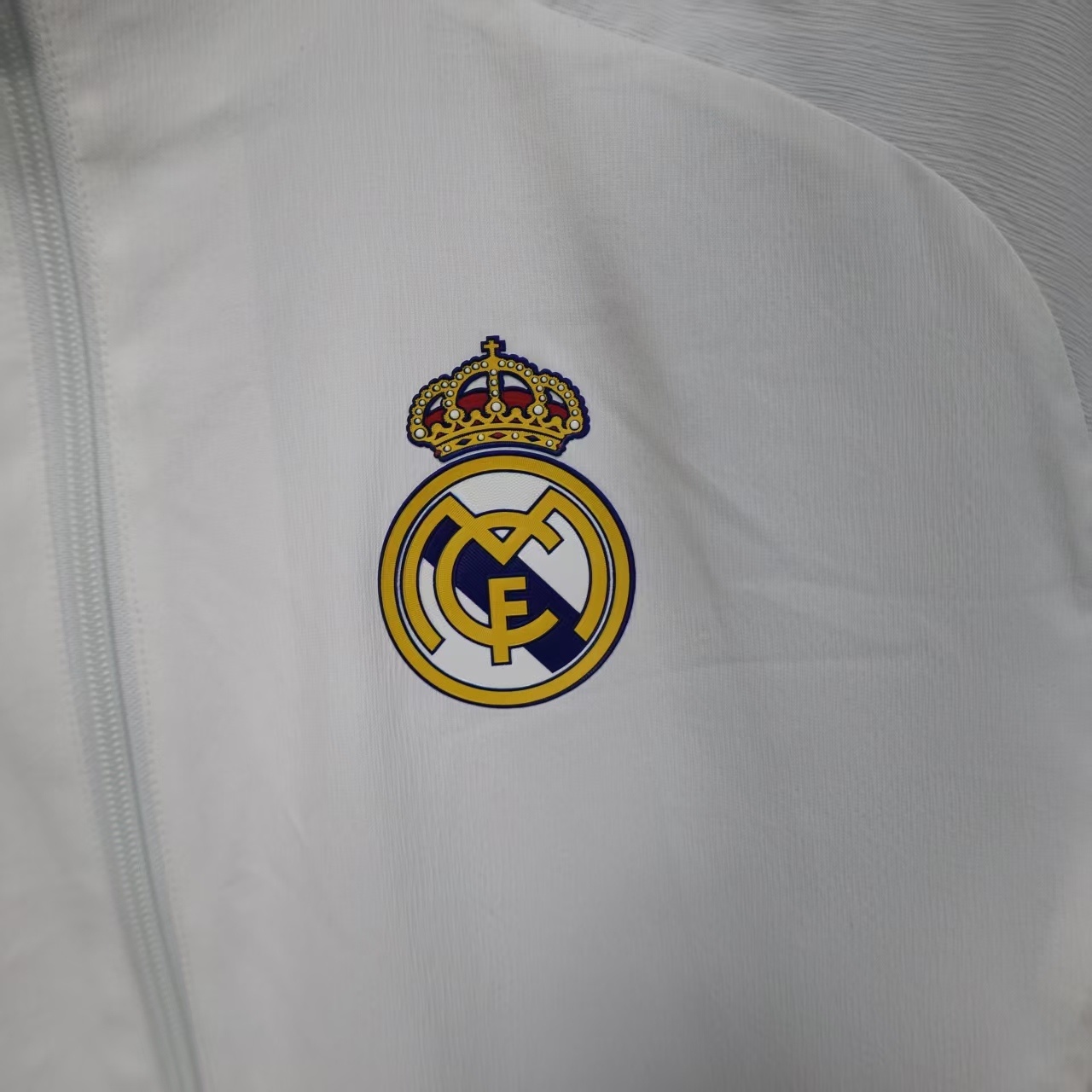 25/26 Real Madrid WHITE Windbreaker (with Inner Lining)